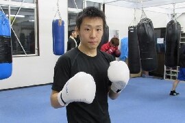 ボクサーと税理士「両方が本業、自分のオリジナルな道」KOデビューした柏野晃平さん
