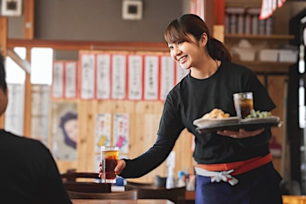働く学生の強い味方「勤労学生控除」で年収130万円まで非課税に！思わぬ落とし穴も…