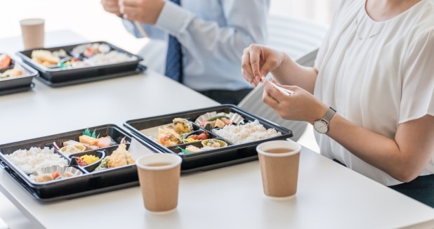 42年ぶりの大改正!食事補助の非課税枠が「月7,500円」へ倍増。昇給より「食事補助」が賢い選択である理由