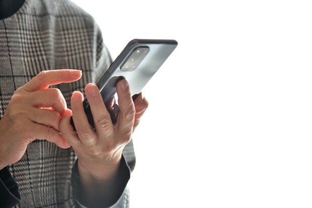 父のスマホから「遺言動画」が… 法的効力はある？ 遺産分割や相続税への影響を税理士が解説