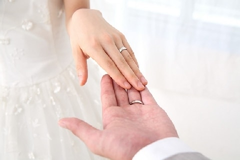 個人事業主は6月までに「結婚」したほうがいい?入籍前に押さえておきたい「節税術」