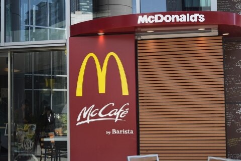 マクドナルドの一部社員「給与ダウン」 会社が「賃下げ」するときのハードルは?