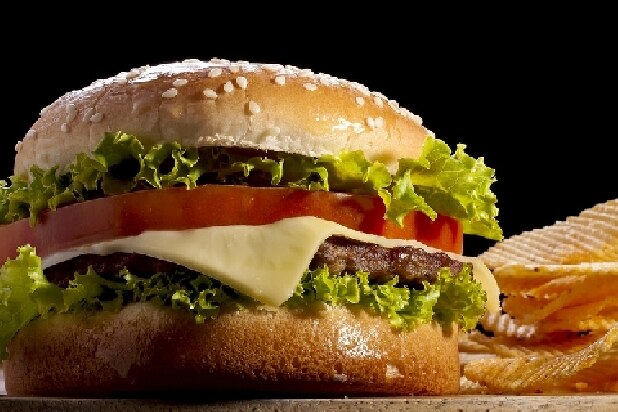 外食各社が軽減税率を見据え「持ち帰り専用商品」を拡充、運用はうまくいくのか？