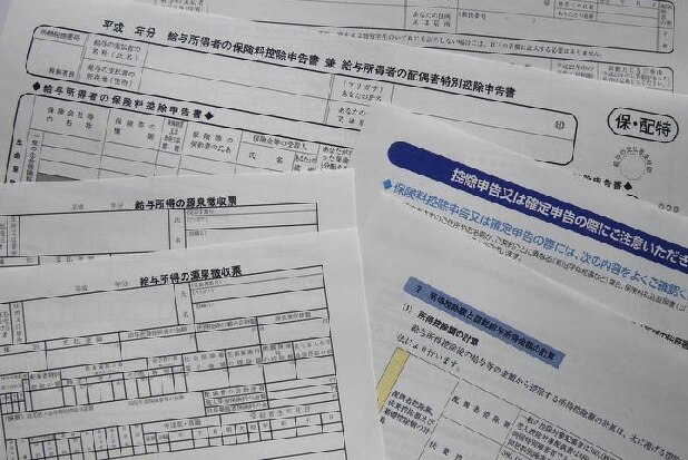 「手取り額」しか気にしない日本の会社員、「源泉徴収」を廃止したら意識が変わる？