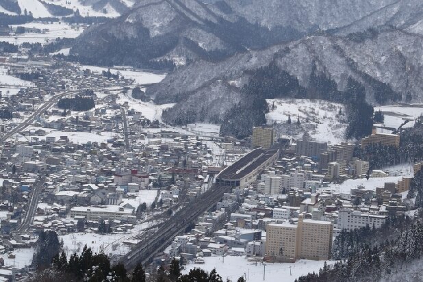 バブル期スキーブームで活況…湯沢のリゾマン今や「10万円」、それでも逃げられない税金