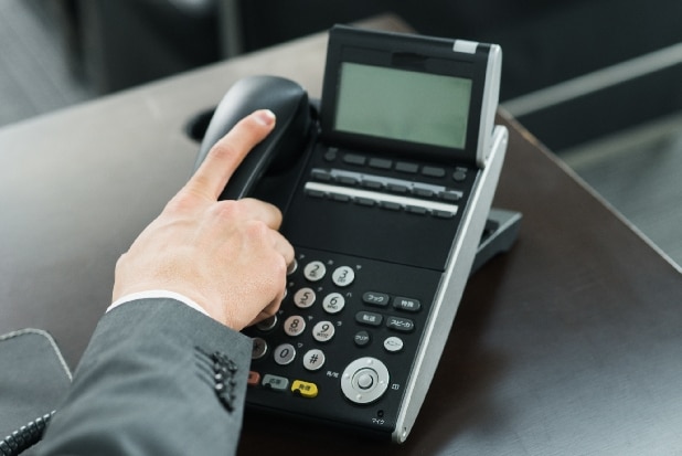 勤務先の脱税、バレずに税務署に密告したい! 実名でやっても大丈夫?