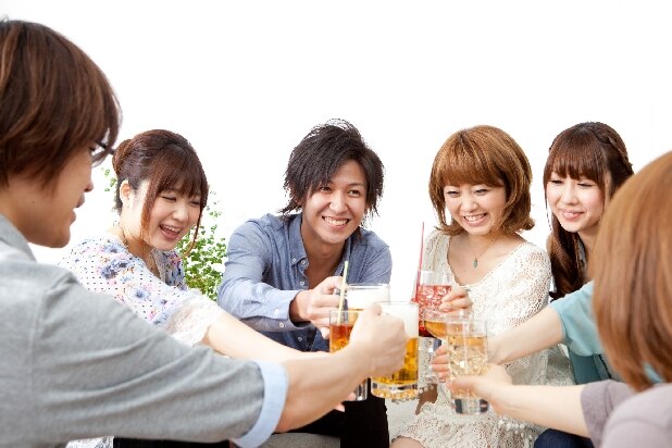 ワリカン合コンで全額分の「領収書」をもらう男性会社員たち…経費申請を通せる?