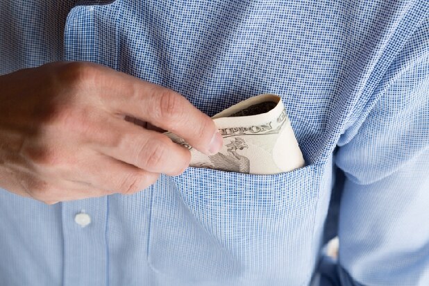 「ひとり社長」なら家族旅行代も「福利厚生費」で節税になる？