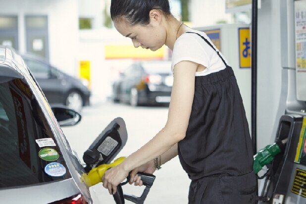 若者の5割超「車もたなくていい」、維持費に負担感…批判根強い「走る税金」の実態