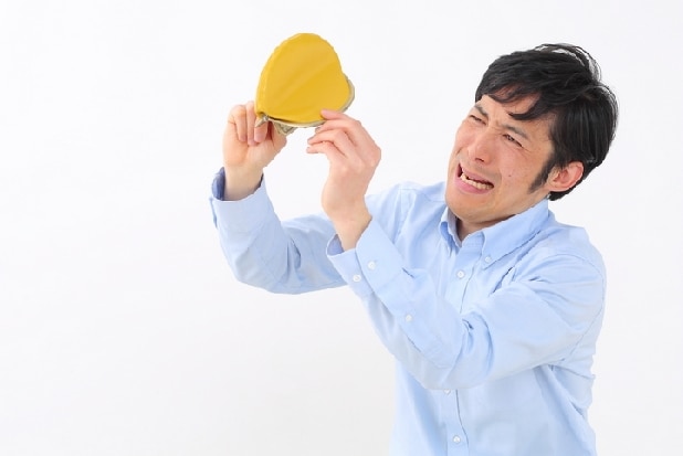 都内男性「月給20万円」で税金も払えず涙…救済策はないの?