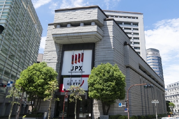 「メルカリ」いよいよ上場、社内に「億万長者」が誕生? 待ち受ける課税は