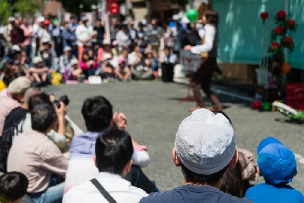 バンドマンや大道芸人を支える「投げ銭」　懐に入れていいボーダーラインは？
