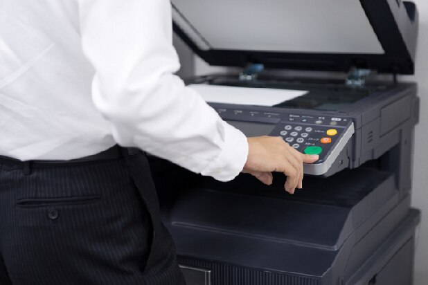 FAXは将来なくなる？ 税理士たちの声　「全てが無駄」だけど「税務署とのやり取りで多用」