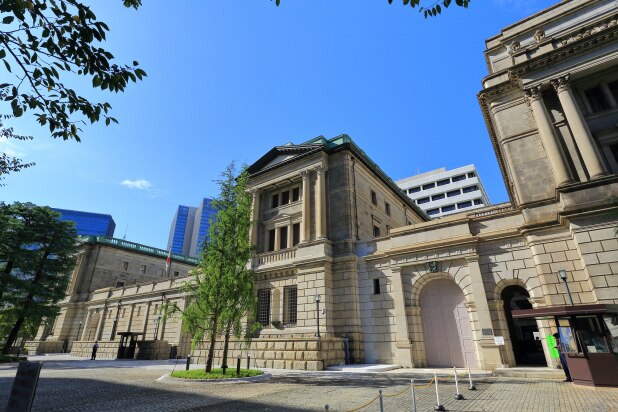 上場投資信託を買いまくる日銀、市場を歪めてしまわないか　コロナ禍で株価上昇の意味