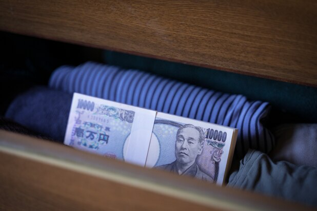 タンス預金が100兆円を突破、こっそり相続を狙っても…国税は何をみてる？
