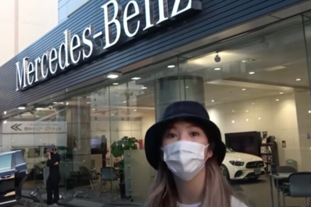 藤田ニコルさん、人生初の車が「700万円」のベンツ、節税になる？
