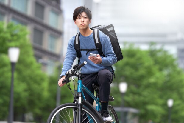 「配達仕事しながら旅をする」新しいワークスタイル、税金はどこに納めるの？