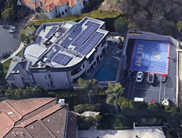 氷室京介さん、ロスの7億円豪邸を10億円で売却して話題…税金はどうなる?